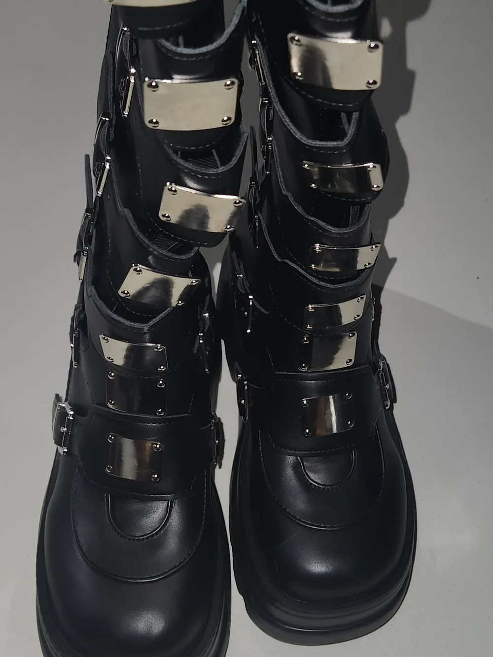 no brand bold black